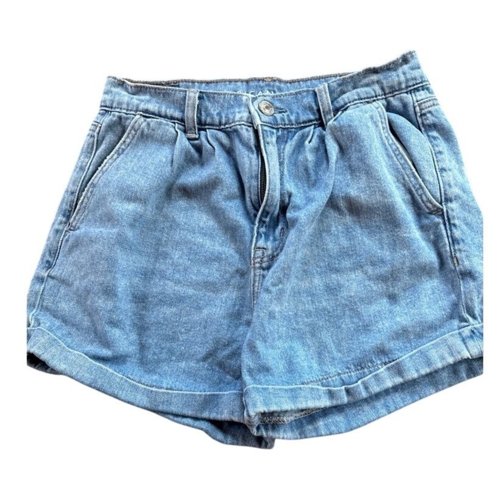 American Eagle Women Light Wash High Waisted Mom Pleated Mom Denim Shorts Size 4